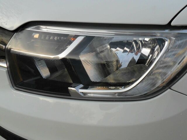 Белый Рено Логан, объемом двигателя 1.5 л и пробегом 128 тыс. км за 8400 $, фото 3 на Automoto.ua