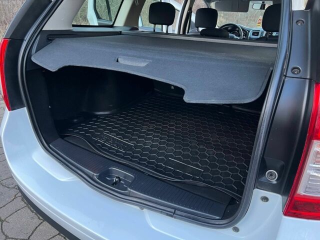 Белый Рено Логан, объемом двигателя 0 л и пробегом 59 тыс. км за 10600 $, фото 14 на Automoto.ua