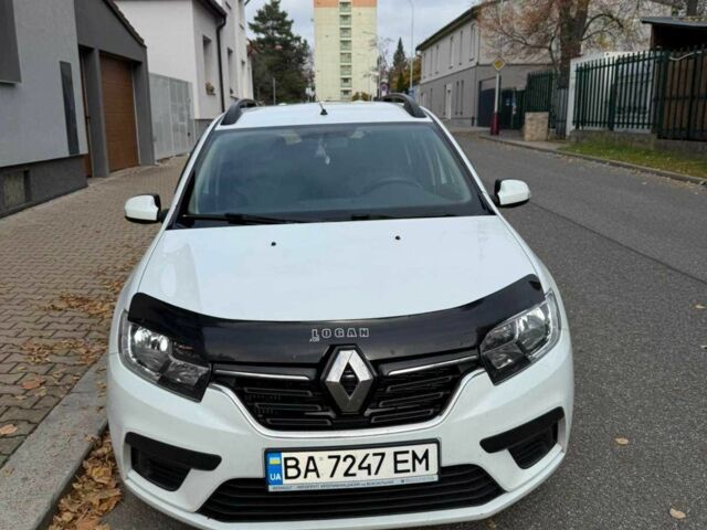 Білий Рено Логан, об'ємом двигуна 1.5 л та пробігом 56 тис. км за 10800 $, фото 1 на Automoto.ua