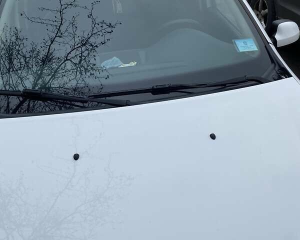 Белый Рено Логан, объемом двигателя 1.46 л и пробегом 86 тыс. км за 11200 $, фото 11 на Automoto.ua