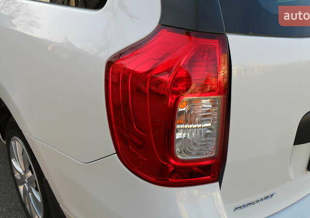 Белый Рено Логан, объемом двигателя 1.5 л и пробегом 128 тыс. км за 8400 $, фото 5 на Automoto.ua