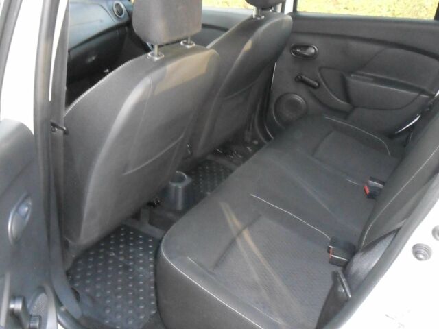 Белый Рено Логан, объемом двигателя 1.5 л и пробегом 128 тыс. км за 8400 $, фото 9 на Automoto.ua