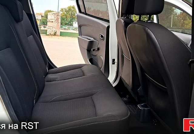 Белый Рено Логан, объемом двигателя 1.5 л и пробегом 73 тыс. км за 10300 $, фото 10 на Automoto.ua