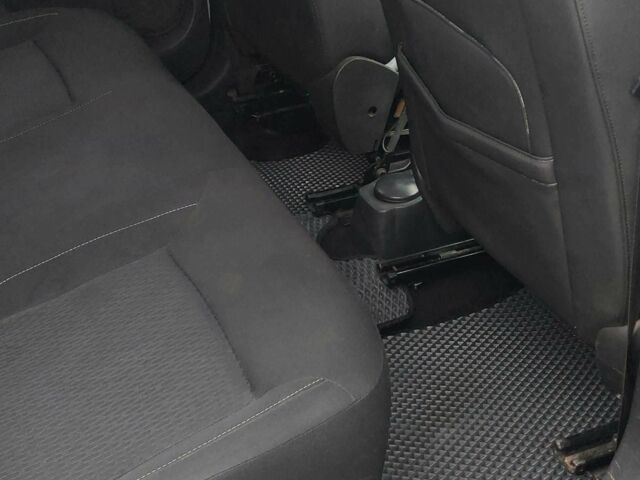 Белый Рено Логан, объемом двигателя 1.5 л и пробегом 75 тыс. км за 9999 $, фото 10 на Automoto.ua