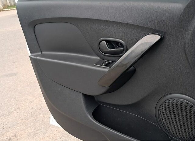 Белый Рено Логан, объемом двигателя 1.5 л и пробегом 73 тыс. км за 10300 $, фото 15 на Automoto.ua