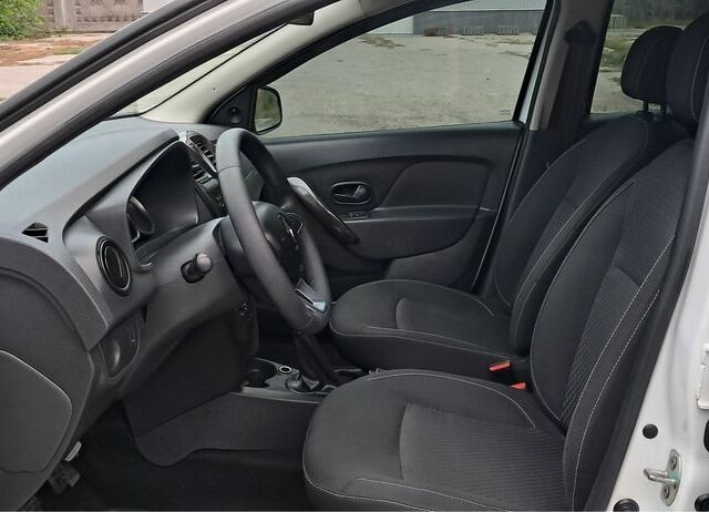 Белый Рено Логан, объемом двигателя 1.5 л и пробегом 73 тыс. км за 10300 $, фото 7 на Automoto.ua