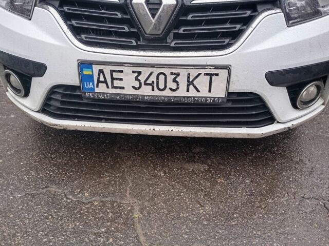 Белый Рено Логан, объемом двигателя 1.5 л и пробегом 200 тыс. км за 8048 $, фото 2 на Automoto.ua