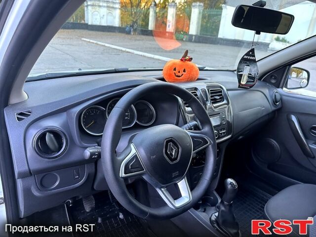 Белый Рено Логан, объемом двигателя 1.5 л и пробегом 73 тыс. км за 10300 $, фото 8 на Automoto.ua