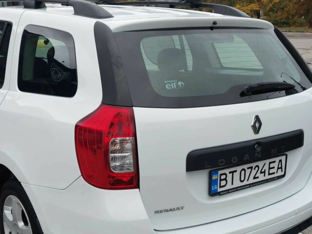 Белый Рено Логан, объемом двигателя 1.5 л и пробегом 75 тыс. км за 9999 $, фото 2 на Automoto.ua