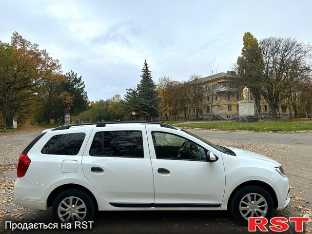 Белый Рено Логан, объемом двигателя 1.5 л и пробегом 73 тыс. км за 10300 $, фото 3 на Automoto.ua