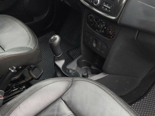 Белый Рено Логан, объемом двигателя 1.5 л и пробегом 75 тыс. км за 9999 $, фото 8 на Automoto.ua