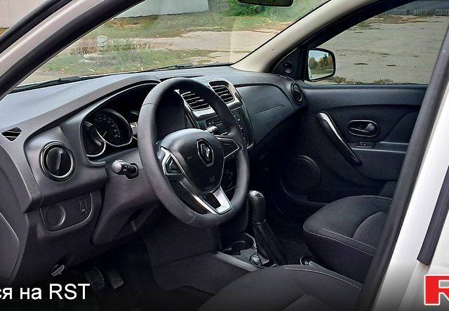 Белый Рено Логан, объемом двигателя 1.5 л и пробегом 73 тыс. км за 10300 $, фото 6 на Automoto.ua