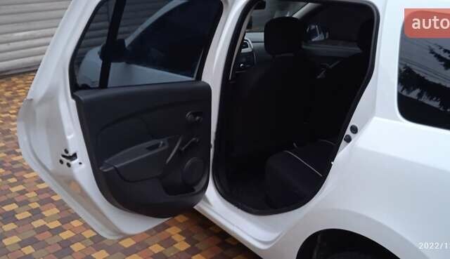 Білий Рено Логан, об'ємом двигуна 1.5 л та пробігом 60 тис. км за 12500 $, фото 10 на Automoto.ua
