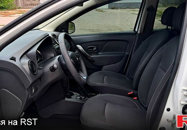 Белый Рено Логан, объемом двигателя 1.5 л и пробегом 73 тыс. км за 10300 $, фото 7 на Automoto.ua