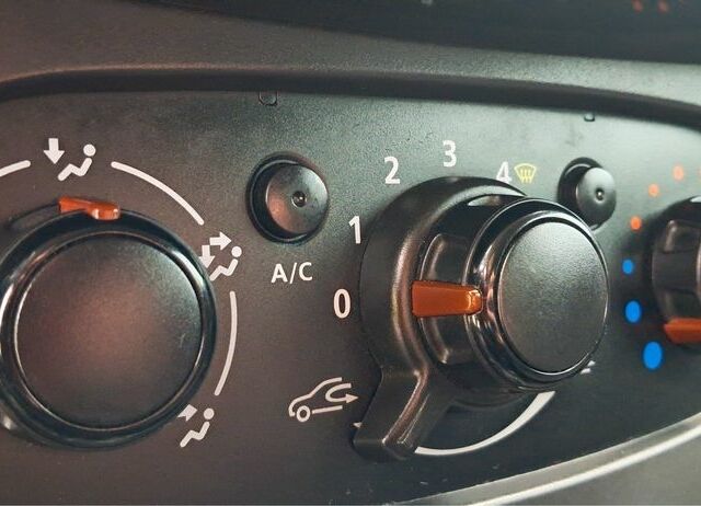 Белый Рено Логан, объемом двигателя 1.5 л и пробегом 73 тыс. км за 10300 $, фото 13 на Automoto.ua