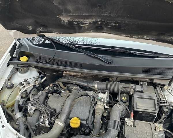 Белый Рено Логан, объемом двигателя 1.46 л и пробегом 86 тыс. км за 11200 $, фото 2 на Automoto.ua