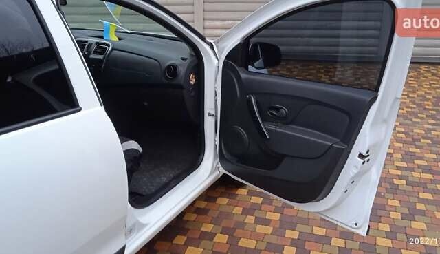 Білий Рено Логан, об'ємом двигуна 1.5 л та пробігом 60 тис. км за 12500 $, фото 9 на Automoto.ua