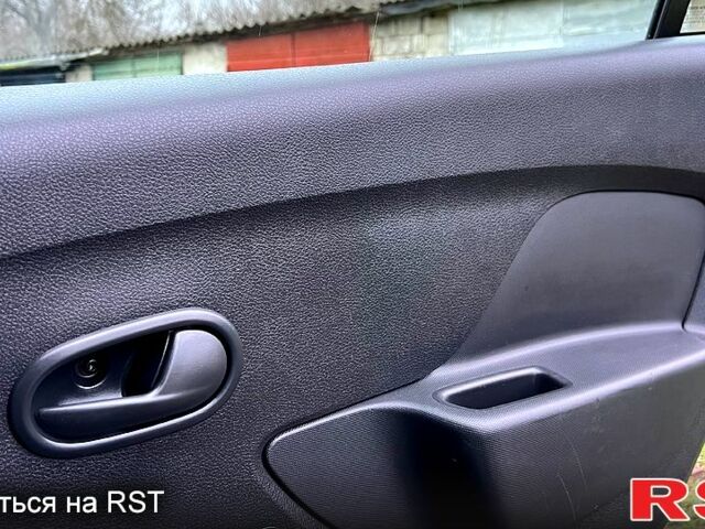 Белый Рено Логан, объемом двигателя 1.5 л и пробегом 63 тыс. км за 9800 $, фото 7 на Automoto.ua