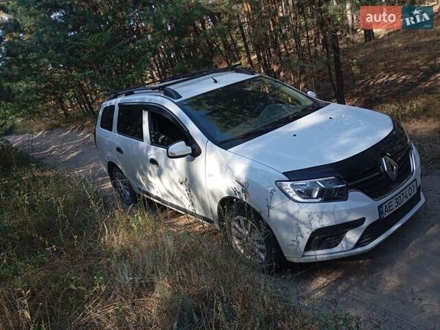 Белый Рено Логан, объемом двигателя 0.9 л и пробегом 82 тыс. км за 9500 $, фото 3 на Automoto.ua