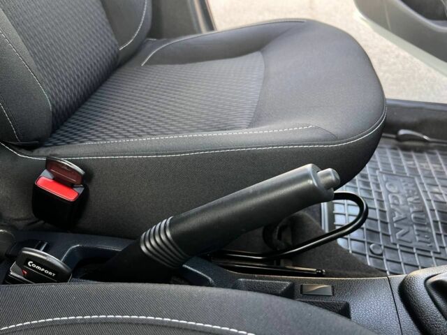 Белый Рено Логан, объемом двигателя 0 л и пробегом 69 тыс. км за 10700 $, фото 7 на Automoto.ua