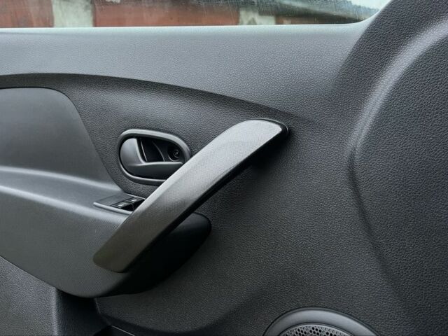 Белый Рено Логан, объемом двигателя 1.5 л и пробегом 63 тыс. км за 10500 $, фото 17 на Automoto.ua