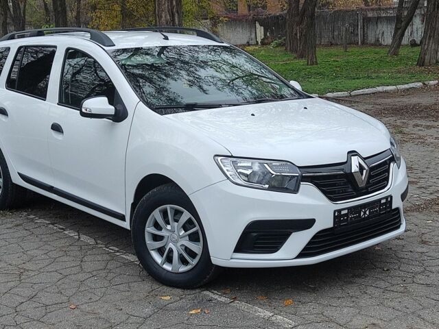 Белый Рено Логан, объемом двигателя 0 л и пробегом 69 тыс. км за 10700 $, фото 1 на Automoto.ua