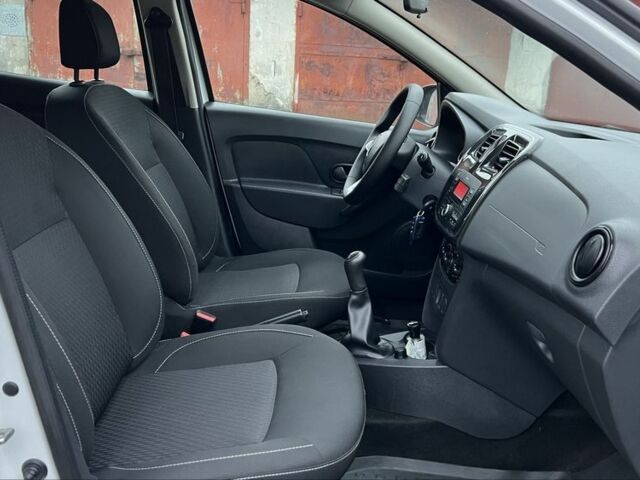 Белый Рено Логан, объемом двигателя 1.5 л и пробегом 63 тыс. км за 10500 $, фото 9 на Automoto.ua