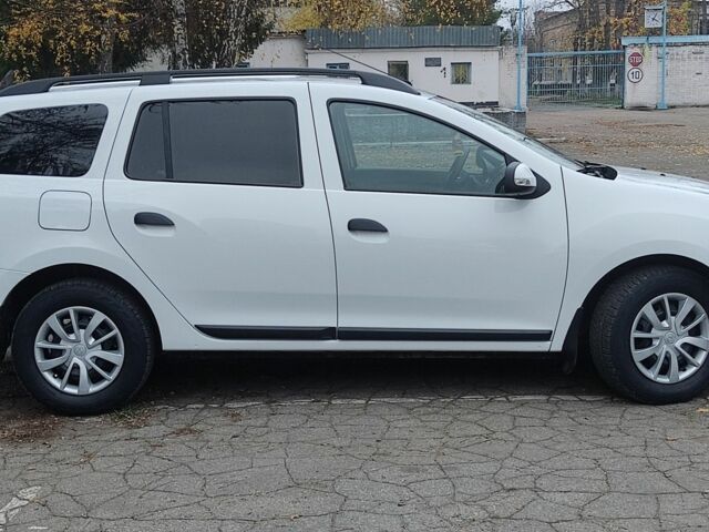Белый Рено Логан, объемом двигателя 0 л и пробегом 69 тыс. км за 10700 $, фото 2 на Automoto.ua
