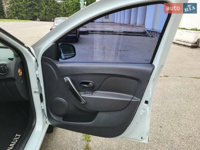 Білий Рено Логан, об'ємом двигуна 1.46 л та пробігом 70 тис. км за 10900 $, фото 30 на Automoto.ua