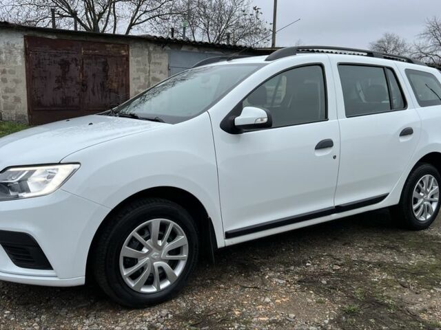 Белый Рено Логан, объемом двигателя 1.5 л и пробегом 63 тыс. км за 10500 $, фото 2 на Automoto.ua