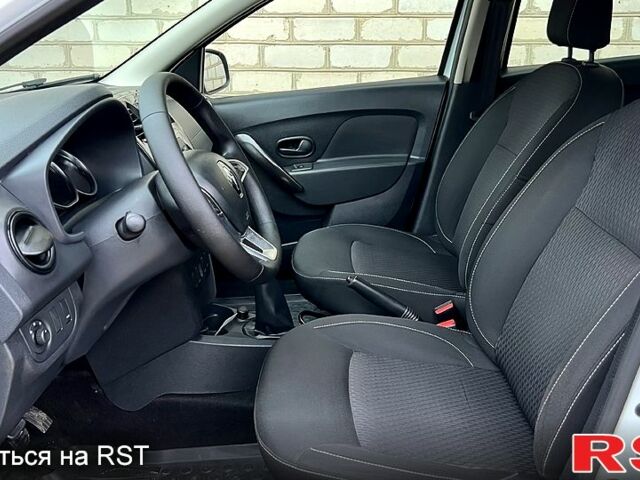 Белый Рено Логан, объемом двигателя 1.5 л и пробегом 63 тыс. км за 9800 $, фото 4 на Automoto.ua