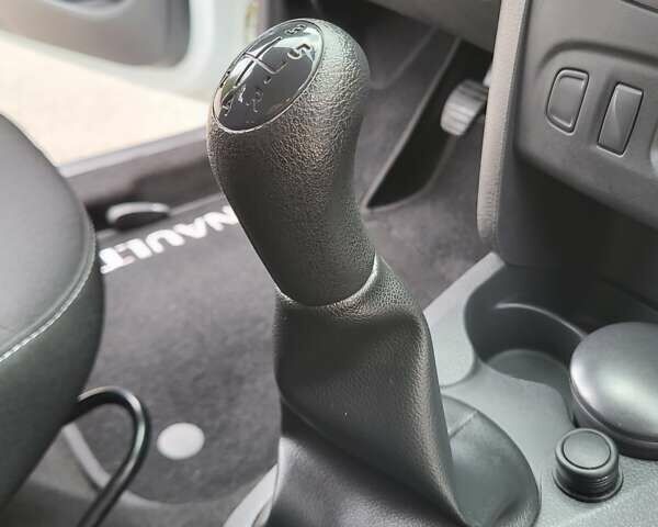 Білий Рено Логан, об'ємом двигуна 1.46 л та пробігом 70 тис. км за 10900 $, фото 32 на Automoto.ua