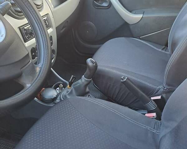 Бежевий Рено Логан, об'ємом двигуна 1.39 л та пробігом 113 тис. км за 5400 $, фото 4 на Automoto.ua