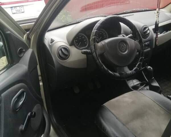 Бежевый Рено Логан, объемом двигателя 1.4 л и пробегом 350 тыс. км за 2900 $, фото 4 на Automoto.ua