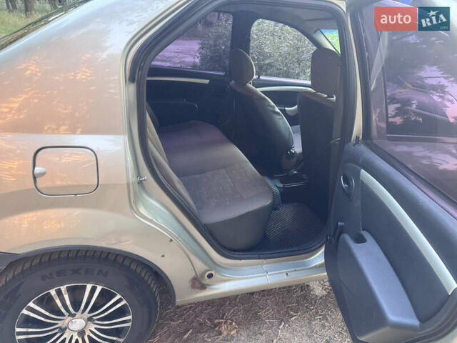 Бежевий Рено Логан, об'ємом двигуна 1.39 л та пробігом 277 тис. км за 3300 $, фото 6 на Automoto.ua