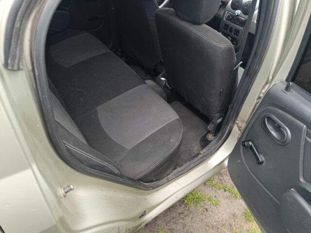 Бежевый Рено Логан, объемом двигателя 1.4 л и пробегом 180 тыс. км за 4600 $, фото 16 на Automoto.ua