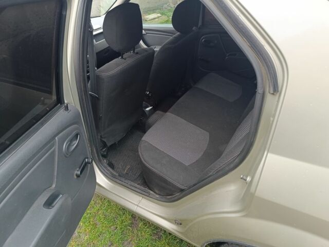 Бежевый Рено Логан, объемом двигателя 1.4 л и пробегом 180 тыс. км за 4600 $, фото 14 на Automoto.ua