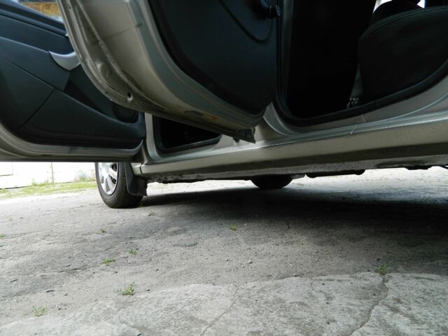 Бежевый Рено Логан, объемом двигателя 1.4 л и пробегом 168 тыс. км за 3900 $, фото 9 на Automoto.ua