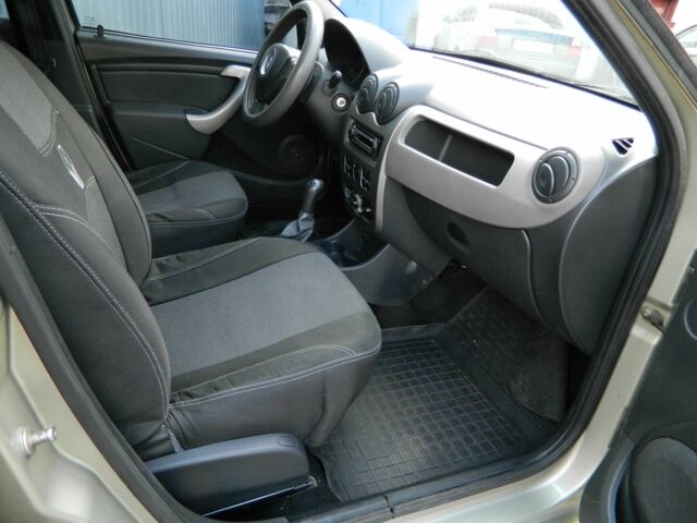 Бежевый Рено Логан, объемом двигателя 1.4 л и пробегом 168 тыс. км за 3900 $, фото 13 на Automoto.ua