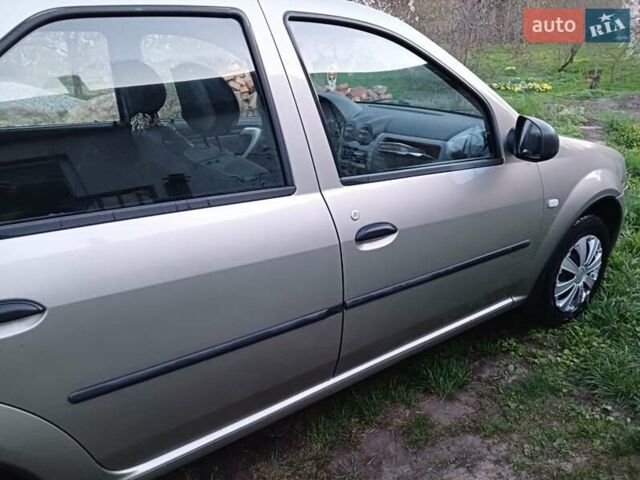 Бежевый Рено Логан, объемом двигателя 1.39 л и пробегом 175 тыс. км за 4999 $, фото 6 на Automoto.ua