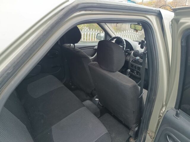 Бежевый Рено Логан, объемом двигателя 1.4 л и пробегом 180 тыс. км за 4600 $, фото 15 на Automoto.ua