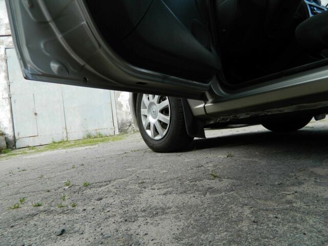 Бежевый Рено Логан, объемом двигателя 1.4 л и пробегом 168 тыс. км за 3900 $, фото 8 на Automoto.ua