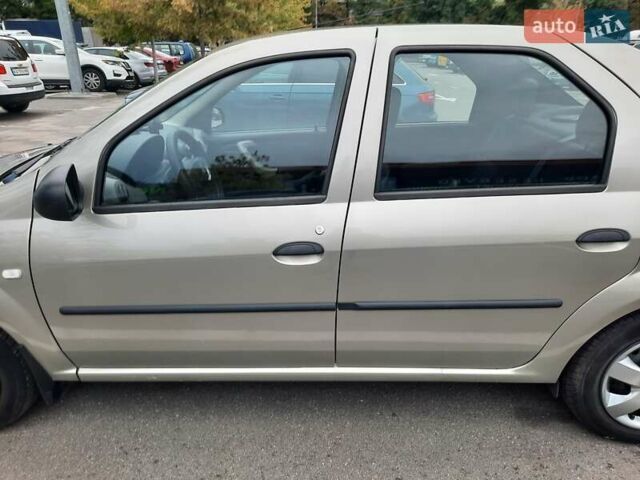 Бежевий Рено Логан, об'ємом двигуна 1.39 л та пробігом 171 тис. км за 3950 $, фото 2 на Automoto.ua