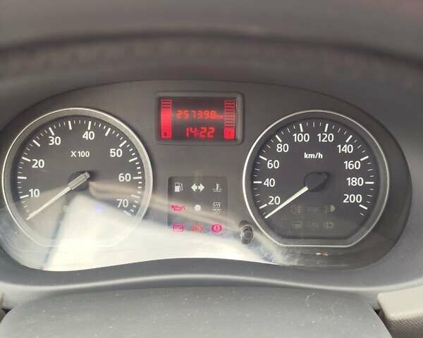 Бежевый Рено Логан, объемом двигателя 1.46 л и пробегом 257 тыс. км за 5000 $, фото 1 на Automoto.ua
