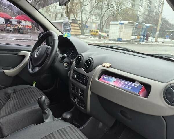 Бежевый Рено Логан, объемом двигателя 1.39 л и пробегом 85 тыс. км за 5250 $, фото 5 на Automoto.ua