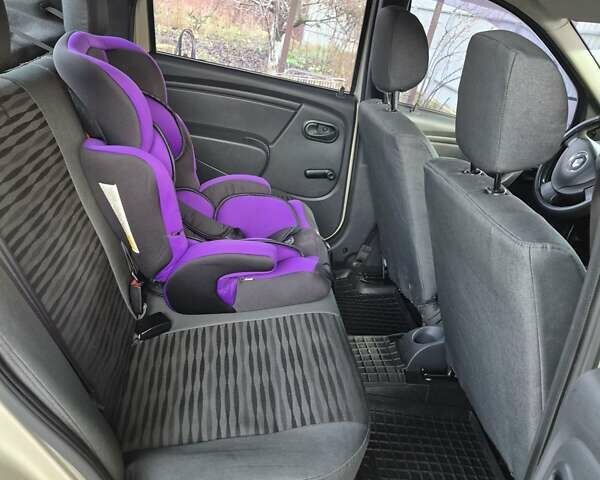 Бежевый Рено Логан, объемом двигателя 1.39 л и пробегом 85 тыс. км за 5250 $, фото 11 на Automoto.ua