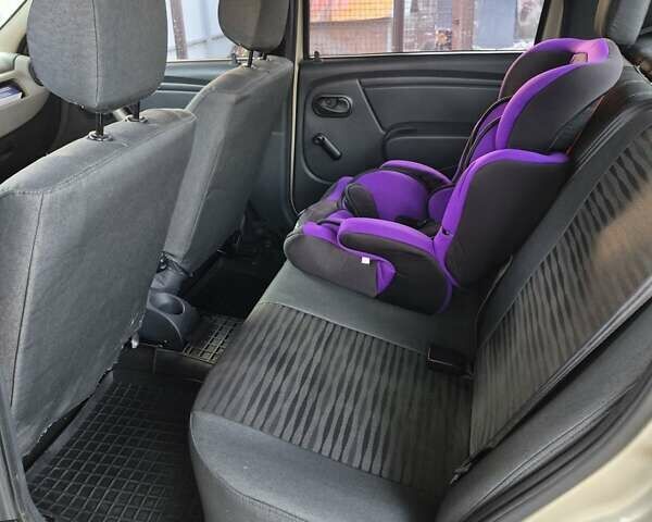 Бежевый Рено Логан, объемом двигателя 1.39 л и пробегом 85 тыс. км за 5250 $, фото 15 на Automoto.ua