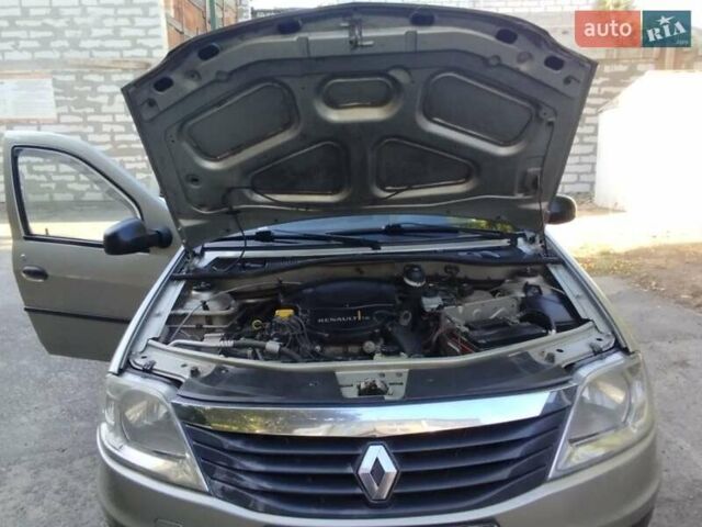 Бежевый Рено Логан, объемом двигателя 1.4 л и пробегом 241 тыс. км за 4600 $, фото 6 на Automoto.ua