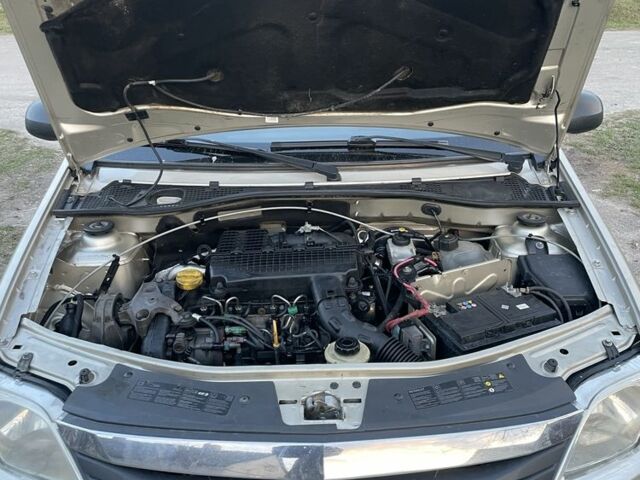 Бежевий Рено Логан, об'ємом двигуна 1.5 л та пробігом 330 тис. км за 3200 $, фото 6 на Automoto.ua