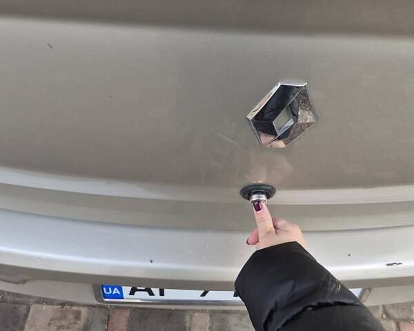 Бежевый Рено Логан, объемом двигателя 1.39 л и пробегом 85 тыс. км за 5250 $, фото 7 на Automoto.ua